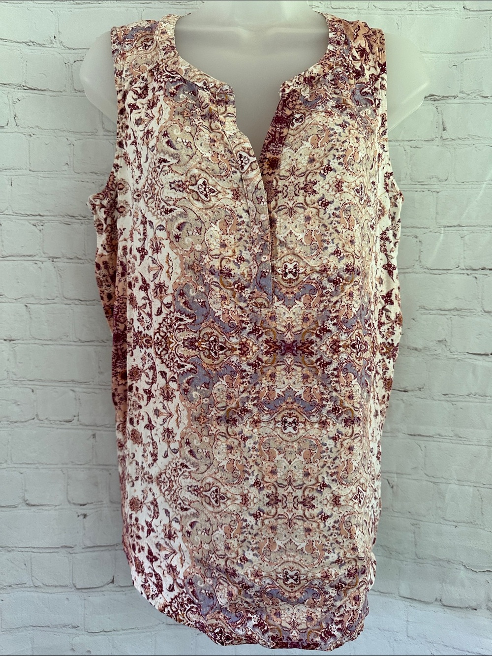 Sonoma Sleeveless Paisley Print Women's Top - Cream & Burgundy Size M
